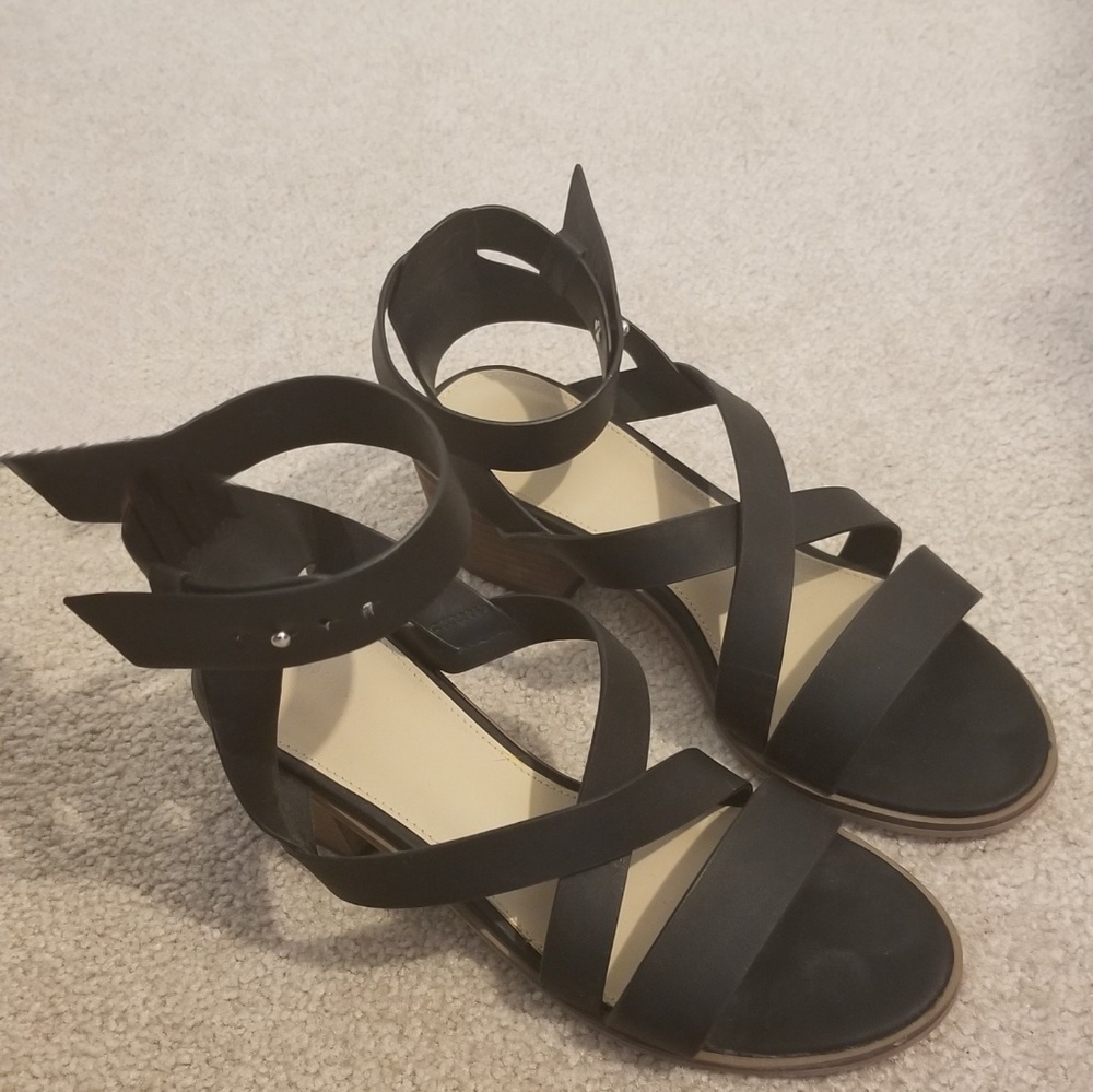 Heeled sandals black